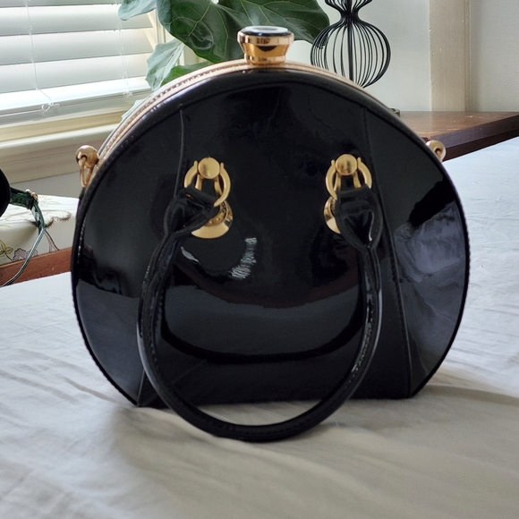 1001 night Handbags - 🌸Host Pick!🌸 Black Patent Faux Leather Rounded Shape Handbag